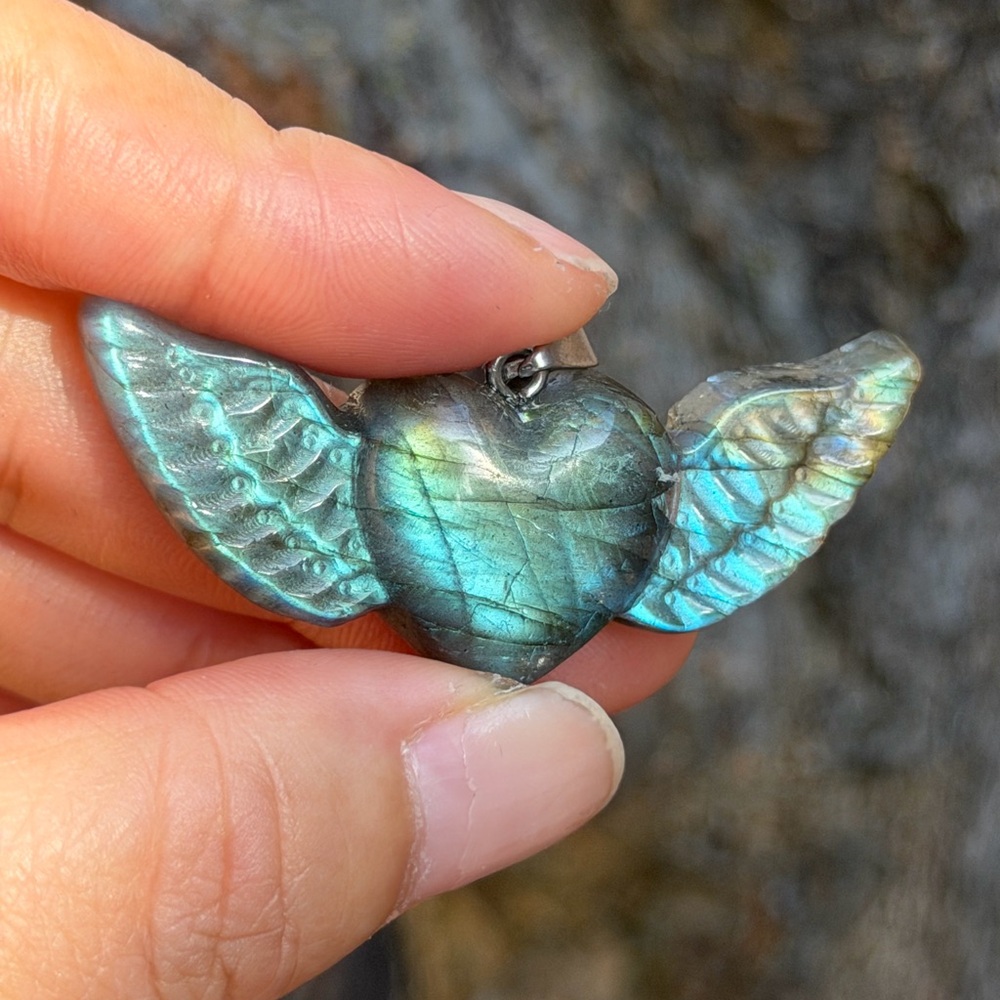 Stainless steel flying heart flashy labradorite pendant 0879 - Picture 7 of 8